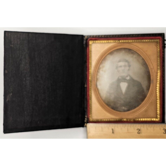 1/6th Plate Daguerreotype Of A Man In Half A Union Case With Cover - Picture 4 of 11
